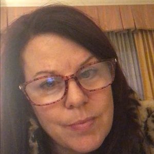 Meet your Posher, Layna